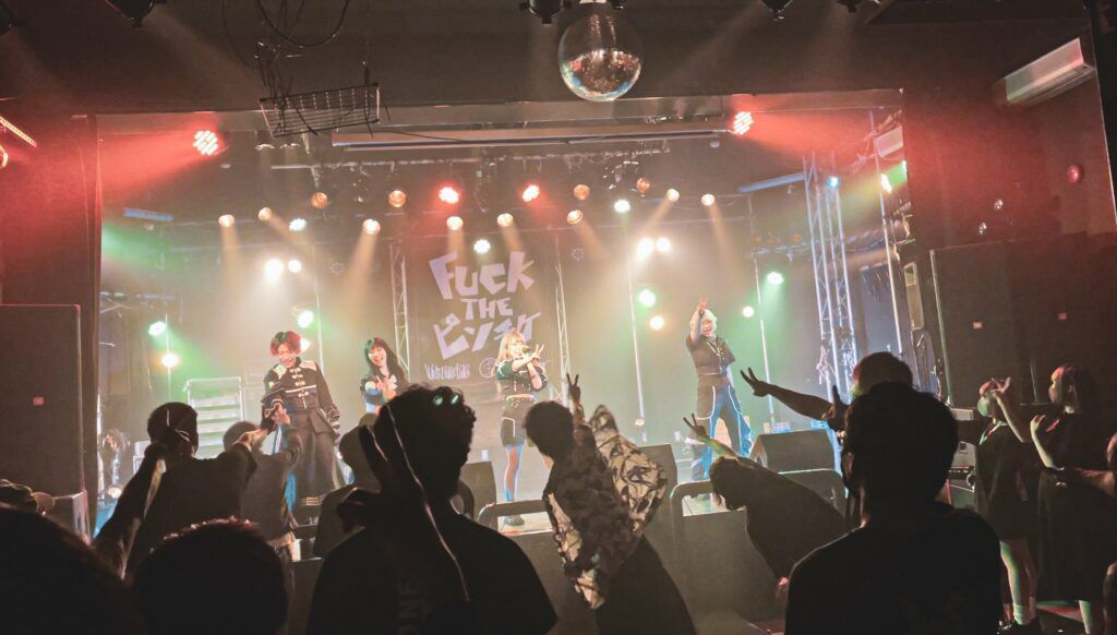 E5dWrgRVIA8qi8_-1024x582