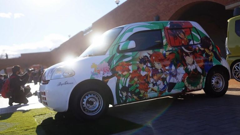 Japón: Así fue el evento de exhibición de autos con decoración de anime este año