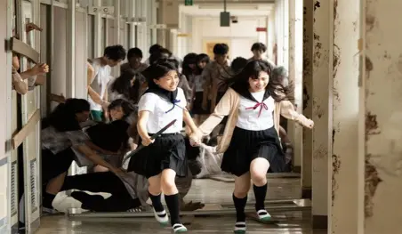 Revelan imágenes de la película Live-action de Gakkou Gurashi