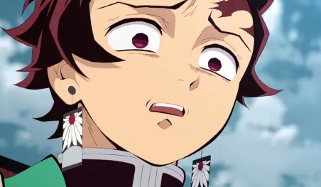 Un hombre es arrestado por vender fundas piratas para celulares de Kimetsu no Yaiba
