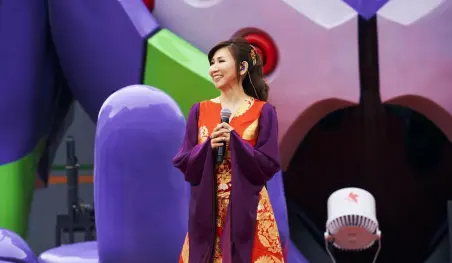Youko Takahashi se presentó a la apertura de la nueva atracción de Evangelion