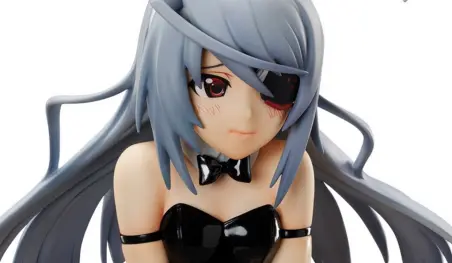 Infinite Stratos: Laura se viste de conejita en una sensual figura