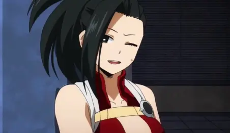 My Hero Academia: The Strongest Hero censuró el traje de Momo en los anuncios, pero no en el videojuego
