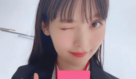 Ganbare Douki-chan: Sumire Uesaka se vistió de oficinista en una serie de fotos