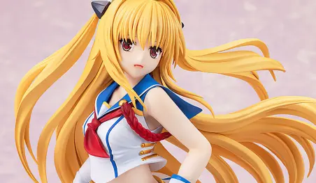 To LOVE-Ru Darkness: Konjiki no Yami se viste de idol para una sensual figura