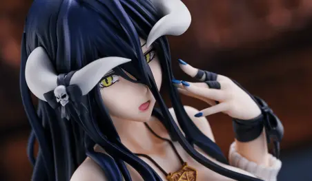 Overlord: Albedo viste un sensual atuendo casual en una nueva figura