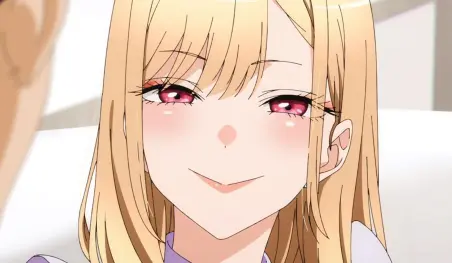 Un otaku en China presume su waifu hecha de cartón