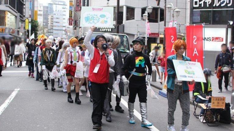 Cosplayers limpian Ikebukuro durante el Animate Girls Festival