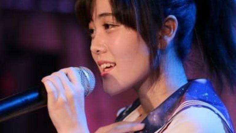 Idol de 18 años embarazada de su representante