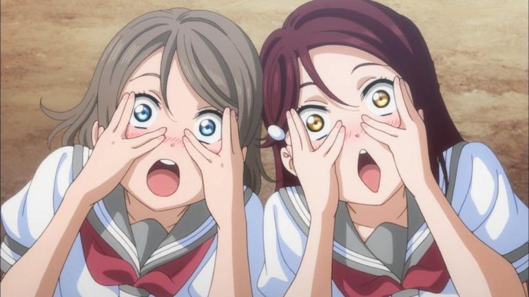 La nueva mercancía de Billie Eilish se vuelve viral por copiar un fan art de Love Live!