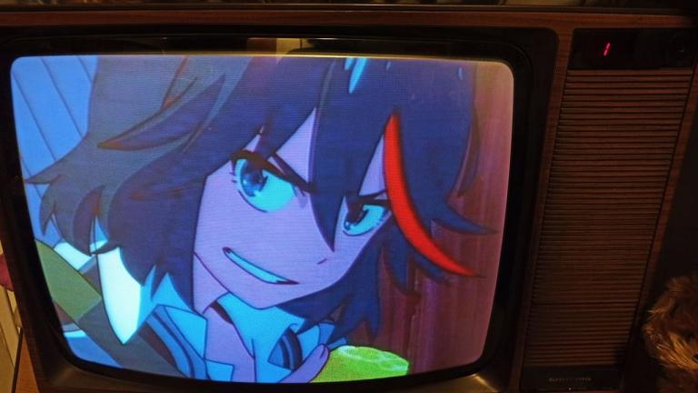 Conoce a Mr. Braun, el hombre que pone waifus en televisiones antiguas