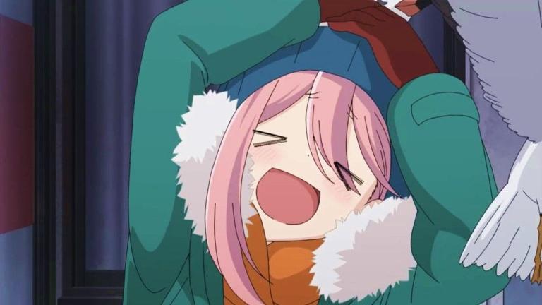 Yuru Camp ofrece una disculpa por la marca de agua de Google en un escenario