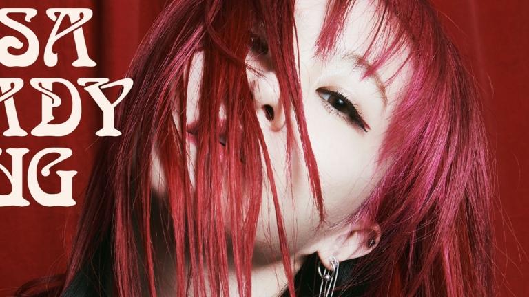 La cantante LiSA protagonizó un comercial de bebidas energéticas