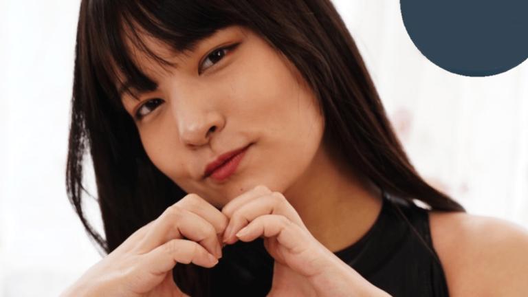 La actriz para adultos Mikako Abe pide donaciones para producir una última película