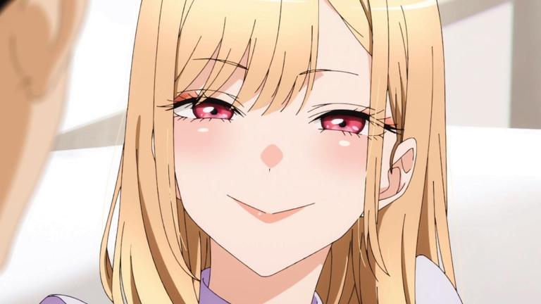 Un otaku en China presume su waifu hecha de cartón