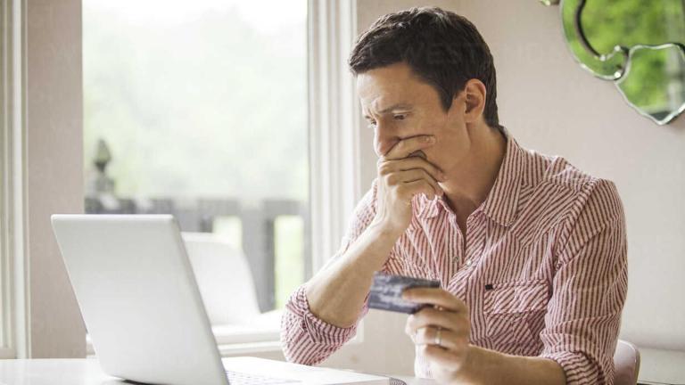 Como detectar sitios web falsos de compras en línea